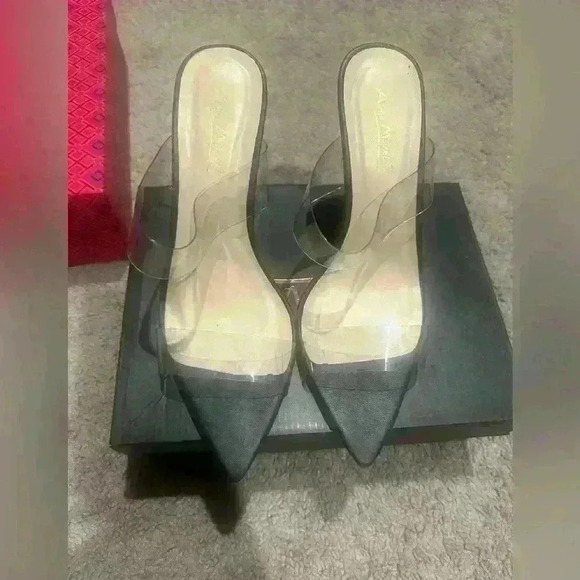 Beautiful heels. - Picture 3 of 3